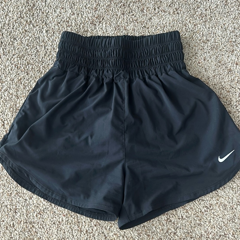 Nike High wasted shorts